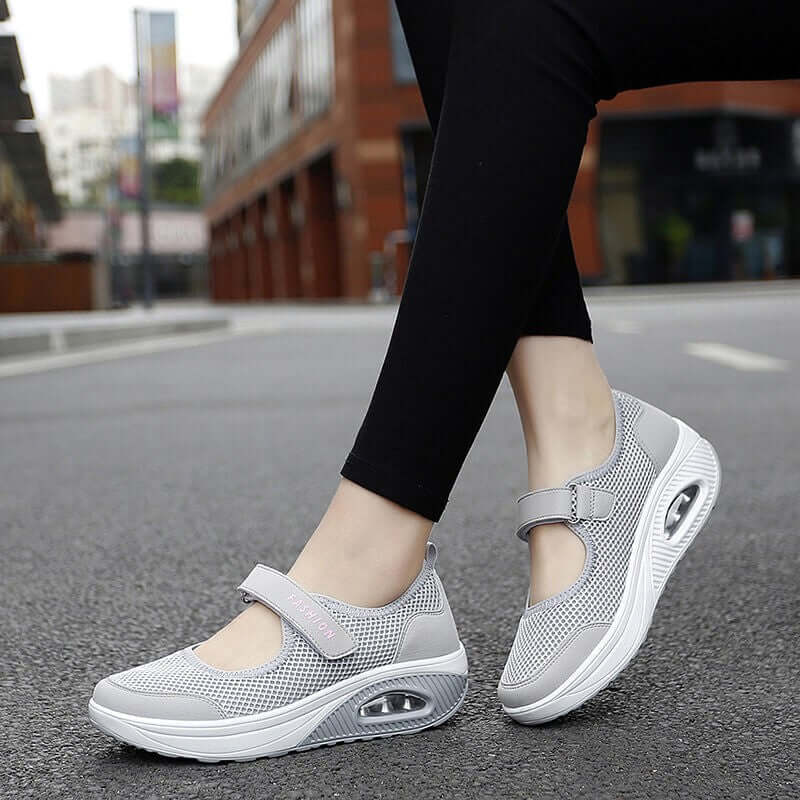 womens stretchable breathable lightweight walking shoesik86n
