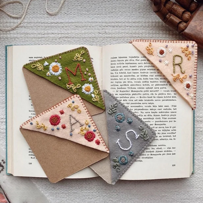 personalized hand embroidered corner bookmark1mtja