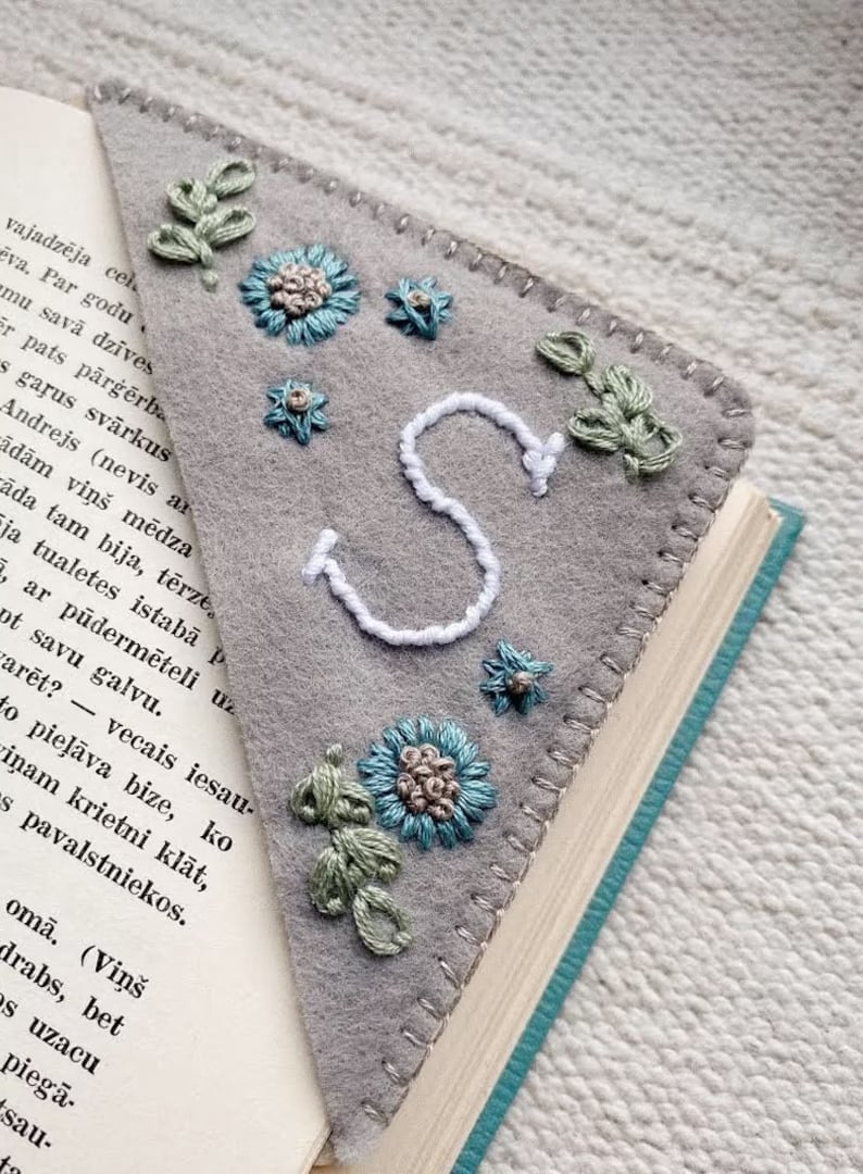 personalized hand embroidered corner bookmark9jwnf
